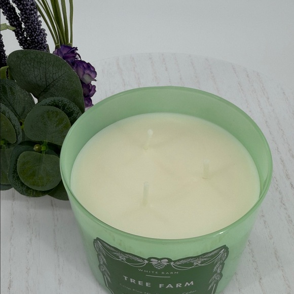 White Barn Tree Farm 3 Wick Candle - Picture 3 of 4